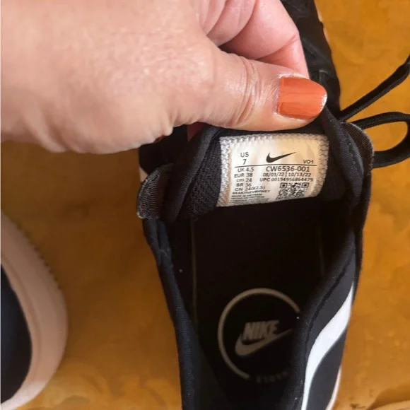 Nike Women's sneakers size 7 - Picture 8 of 14